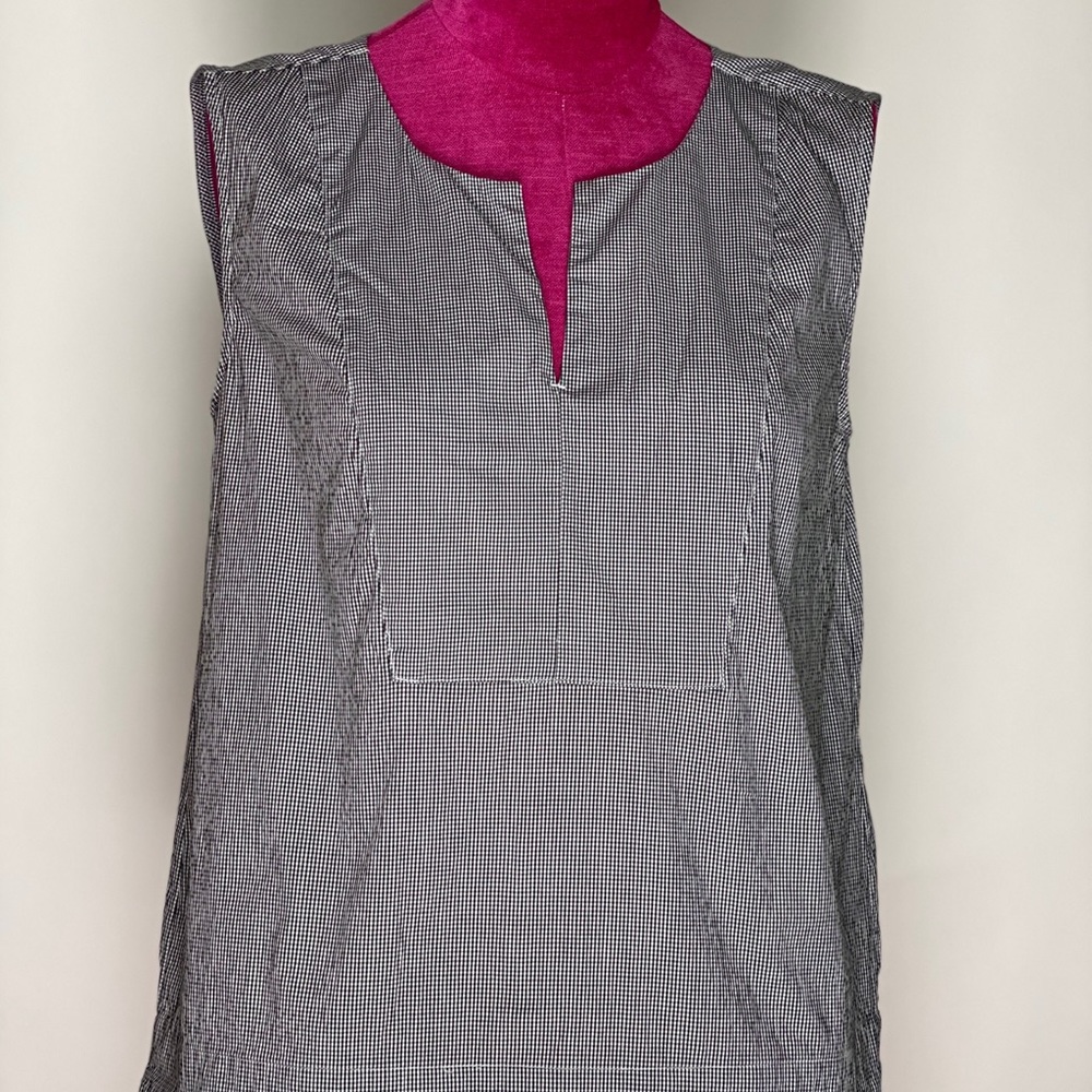 Sleeveless tunic top.
